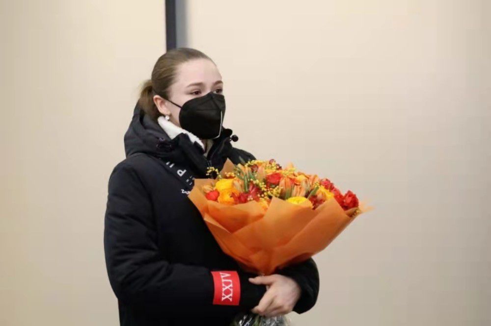 局长含着她的花蒂啃咬高潮h